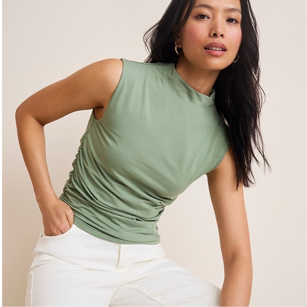 Francesca's sleeveless mock neck neck tee
Sage green
Small